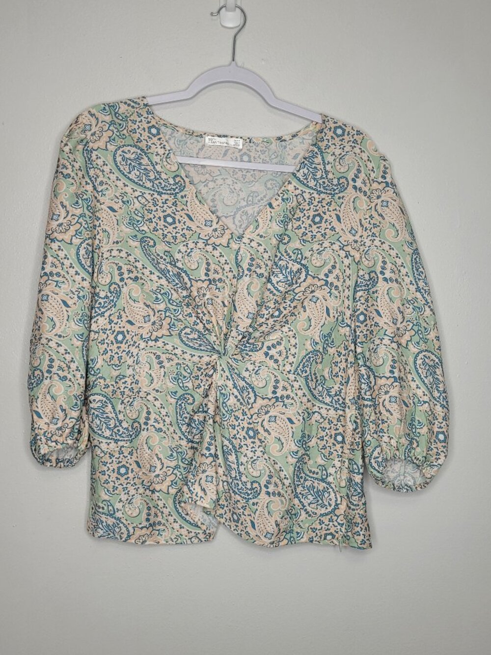 89th and Madison pastel twist front paisley print 3/4 sleeve boho romantic top